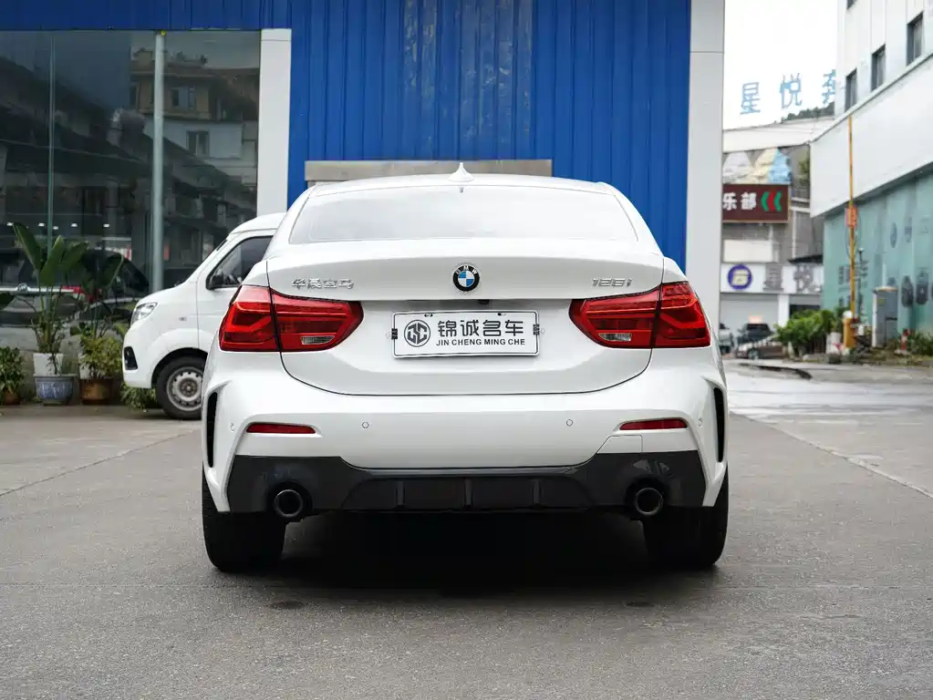 BMW 1 Series 2023