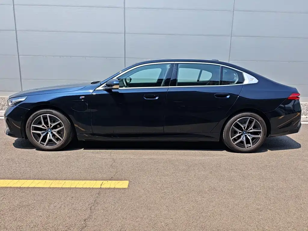 BMW i5 2025 — фото 11