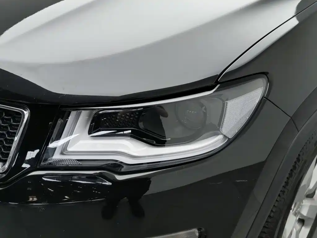 Jeep Compass 2018 — фото 7