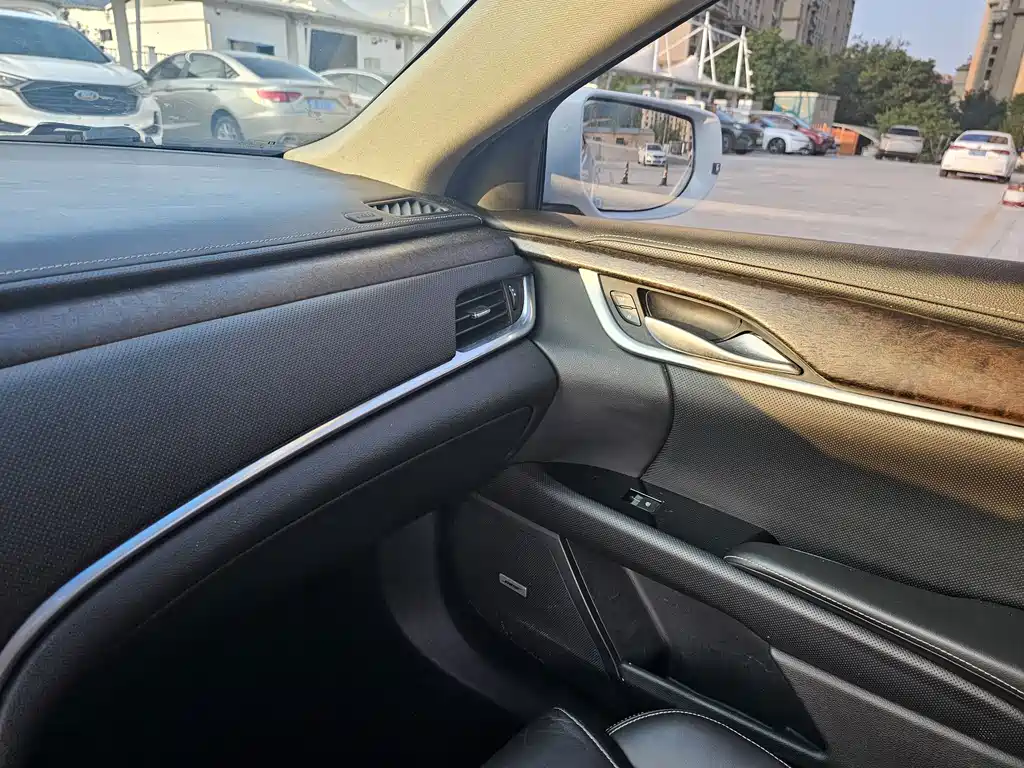 Cadillac XTS 2018 — фото 15