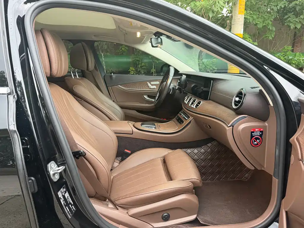 Mercedes-Benz E-Class 2022 — фото 10