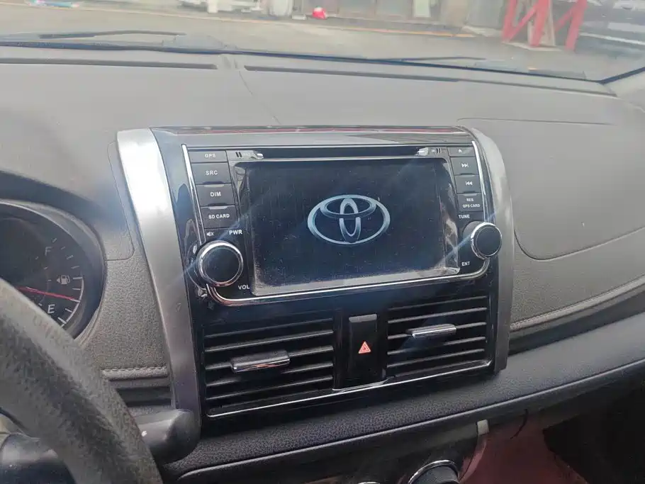 Toyota Yaris L 2015 — фото 13
