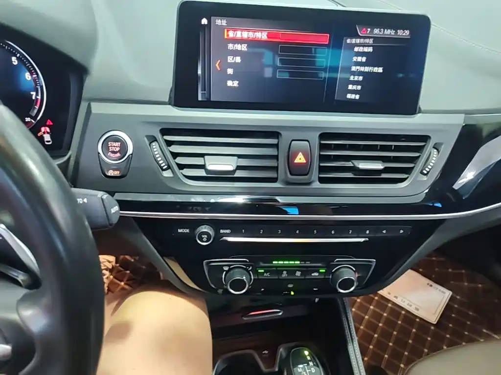 BMW 1 Series 2019 — фото 13