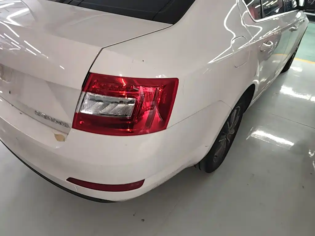 Skoda Octavia 2016 — фото 8