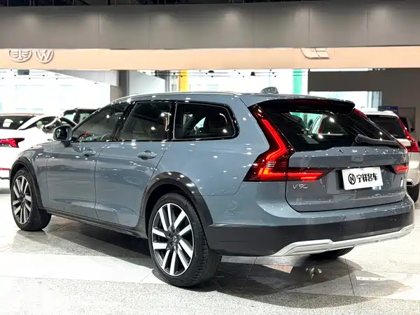Volvo V90 2022