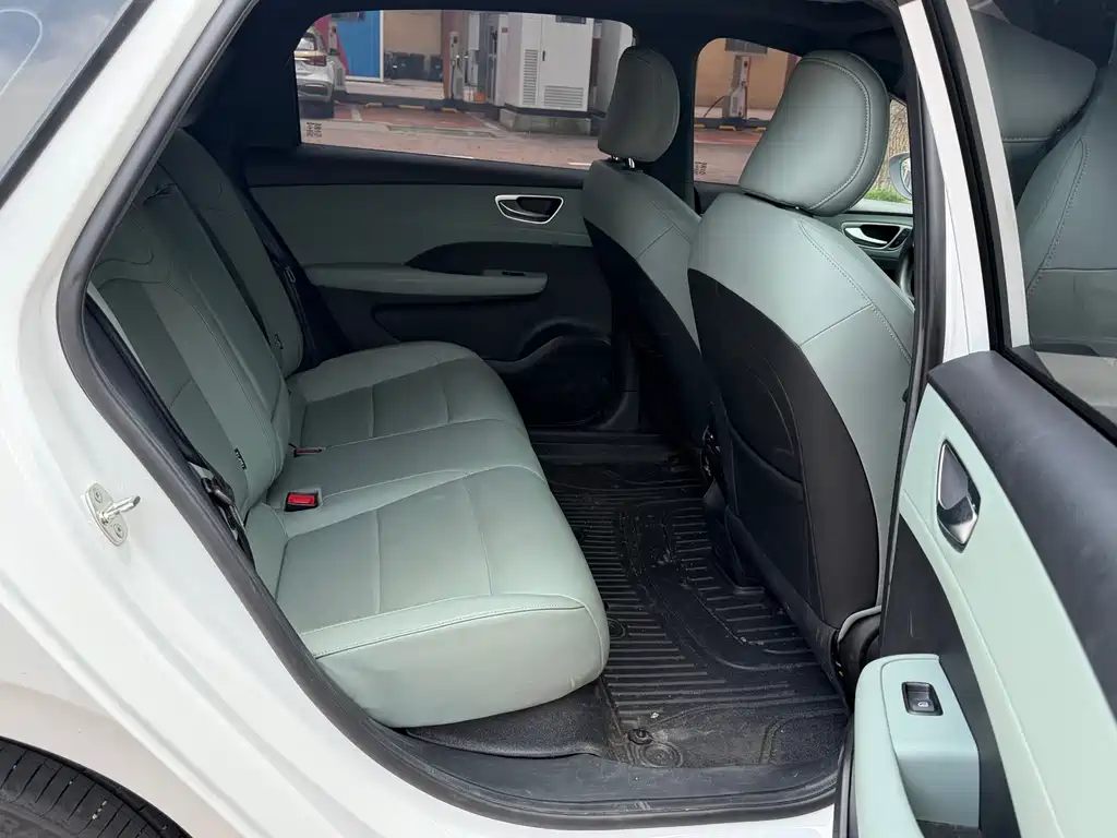 Roewe D6 2025