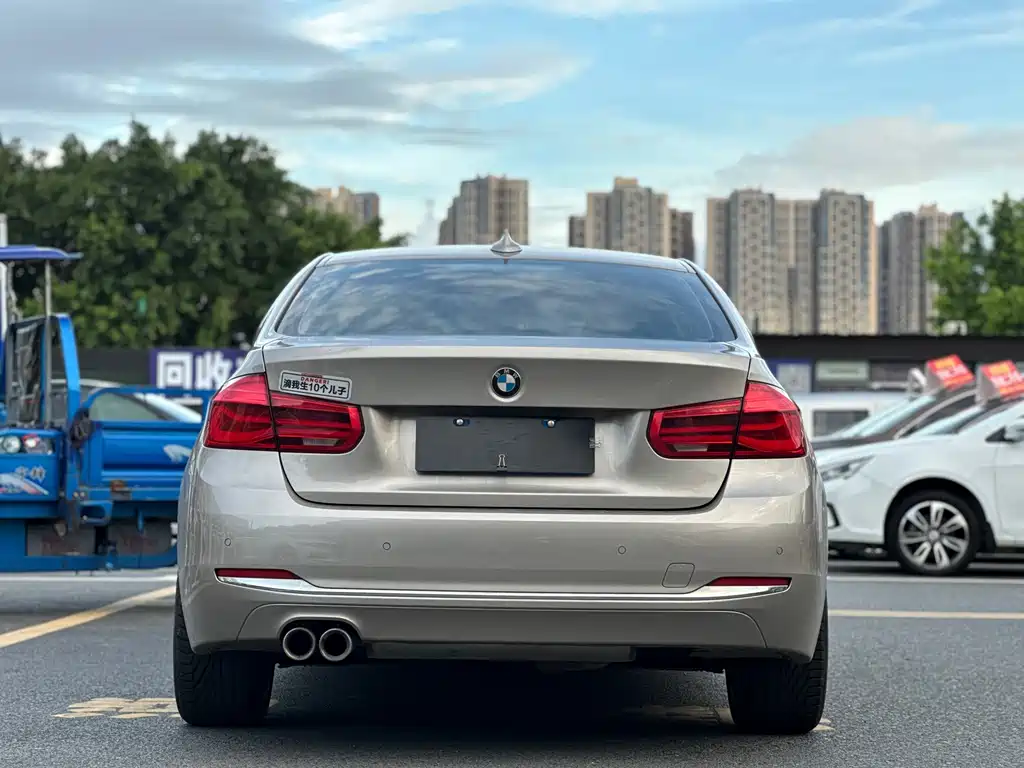 BMW 3 Series 2019 — фото 10