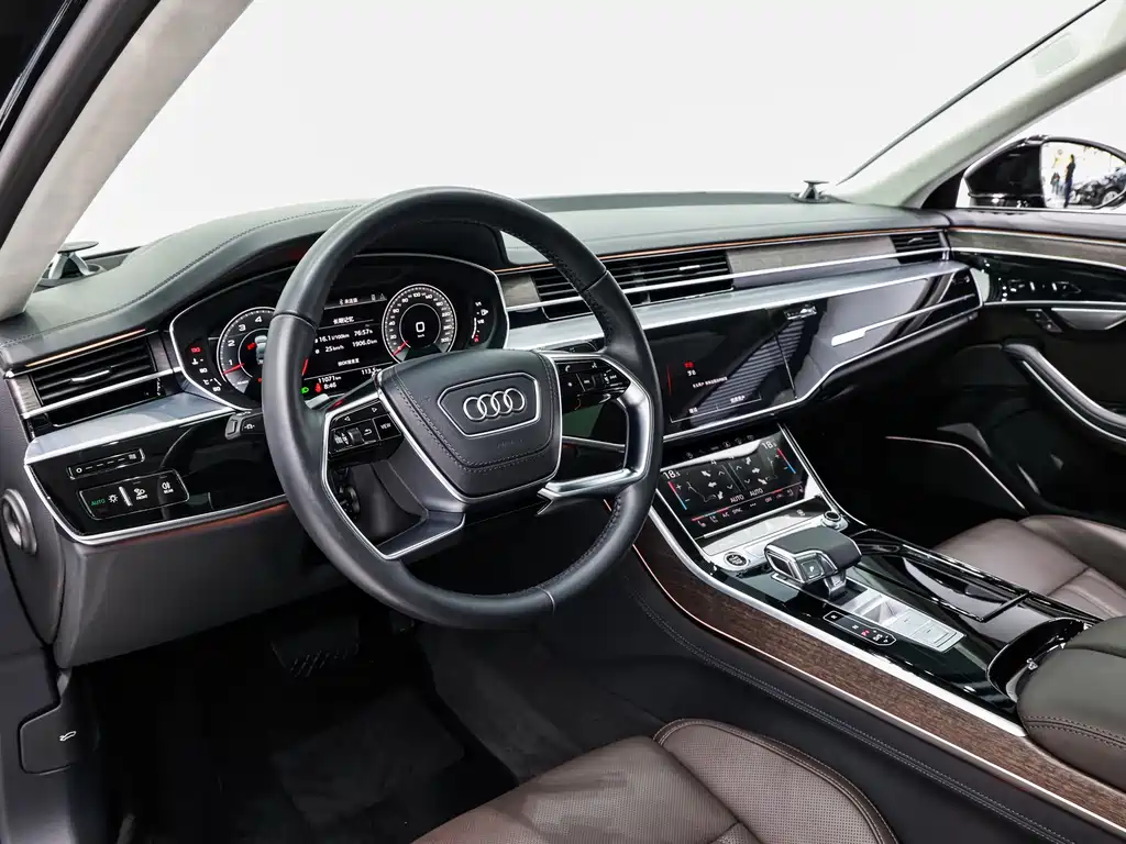 Audi A8 2021 — фото 19