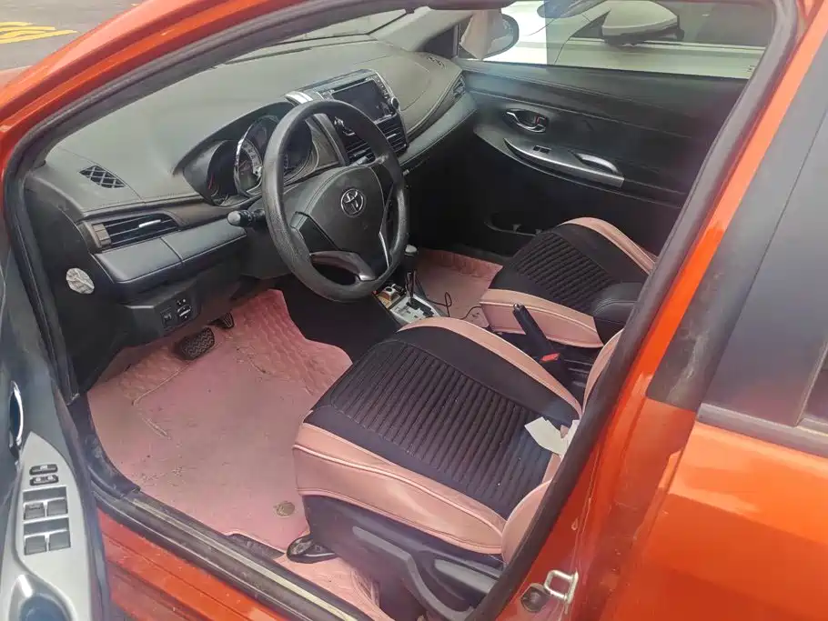 Toyota Yaris L 2015 — фото 9
