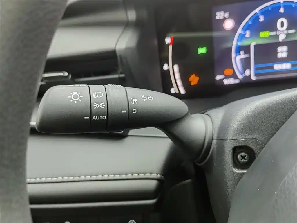 Toyota Camry 2025 — фото 21