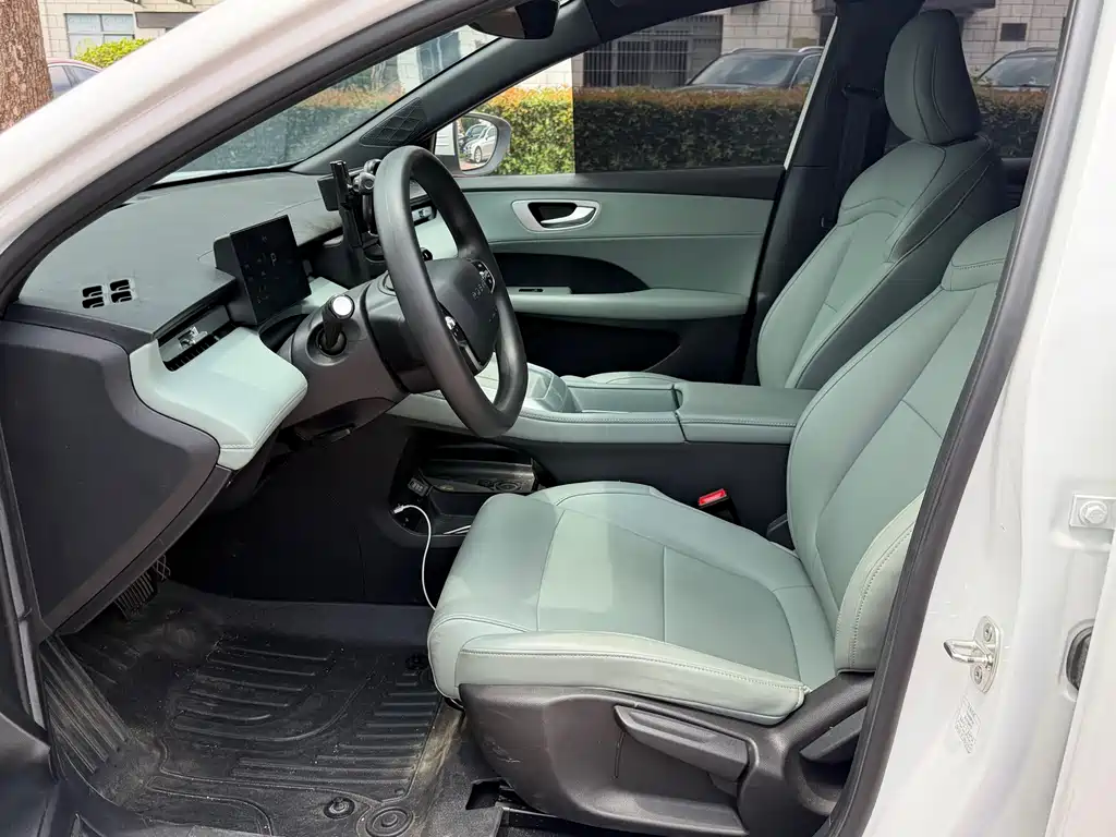 Roewe D6 2025