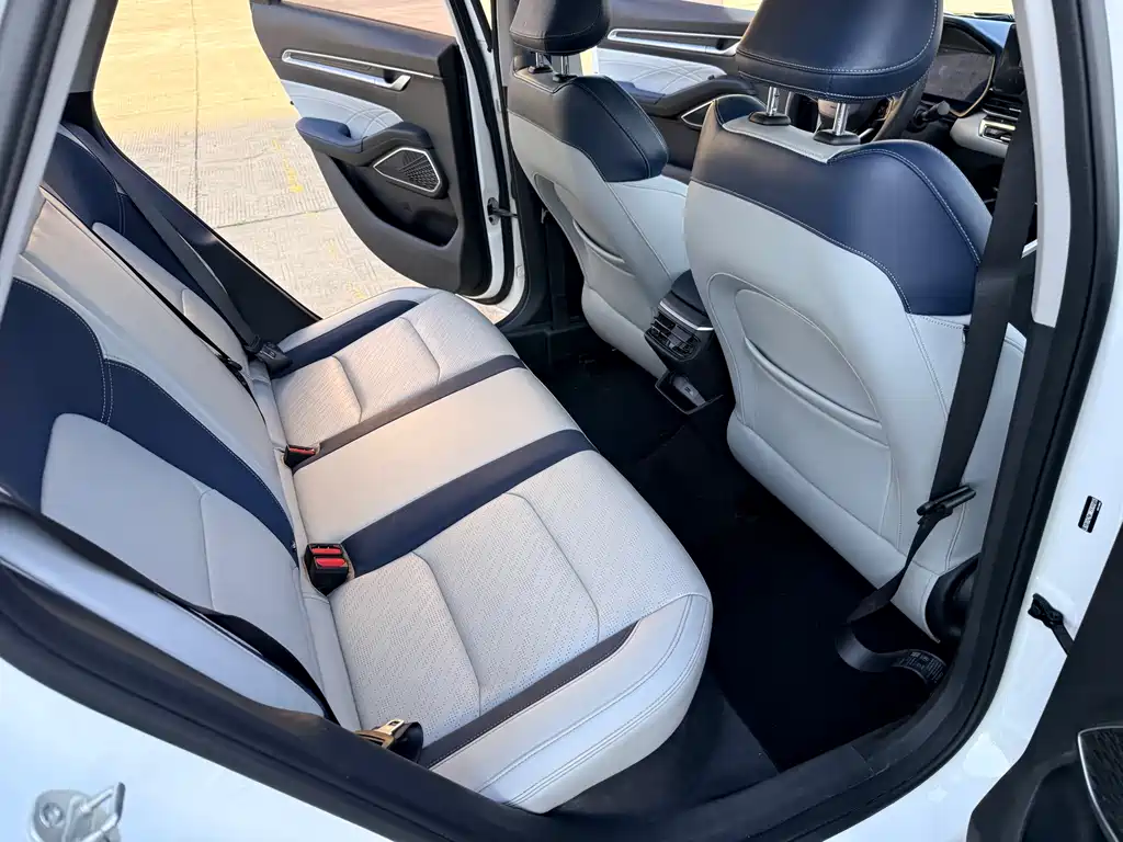 Geely Emgrand 2021 — фото 14