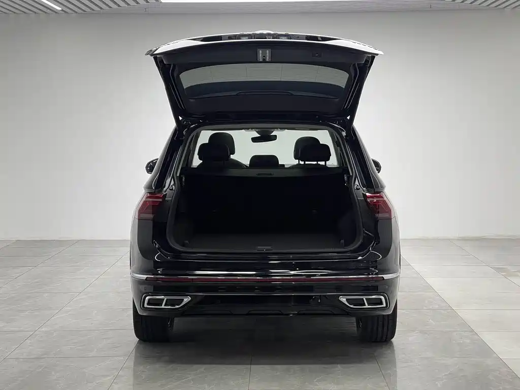 Volkswagen Tiguan L 2023 — фото 10