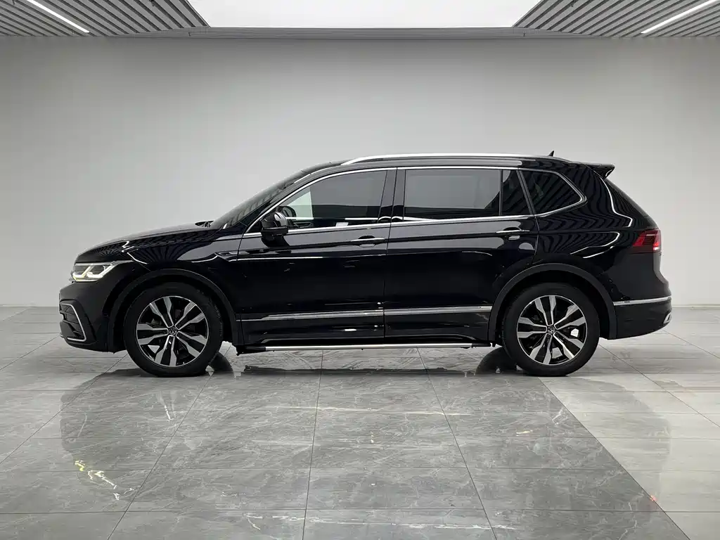 Volkswagen Tiguan L 2023 — фото 7