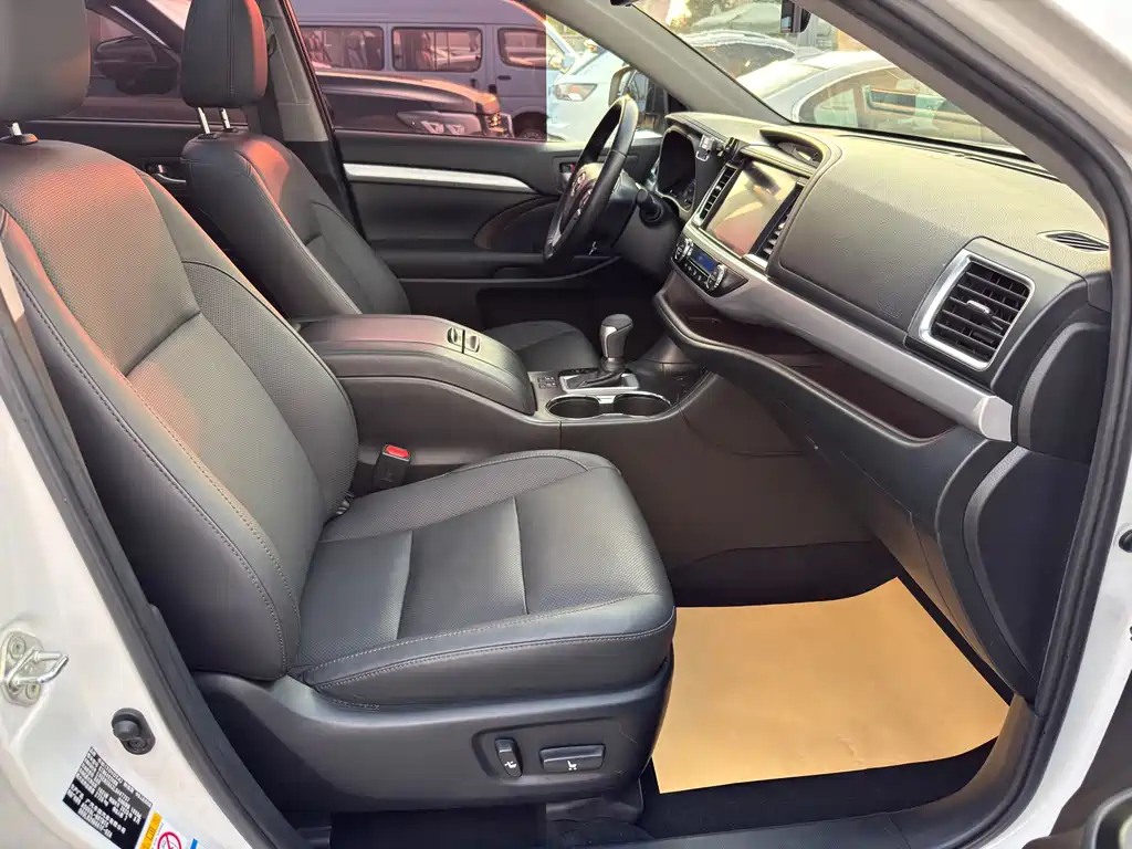 Toyota Highlander 2020 — фото 23