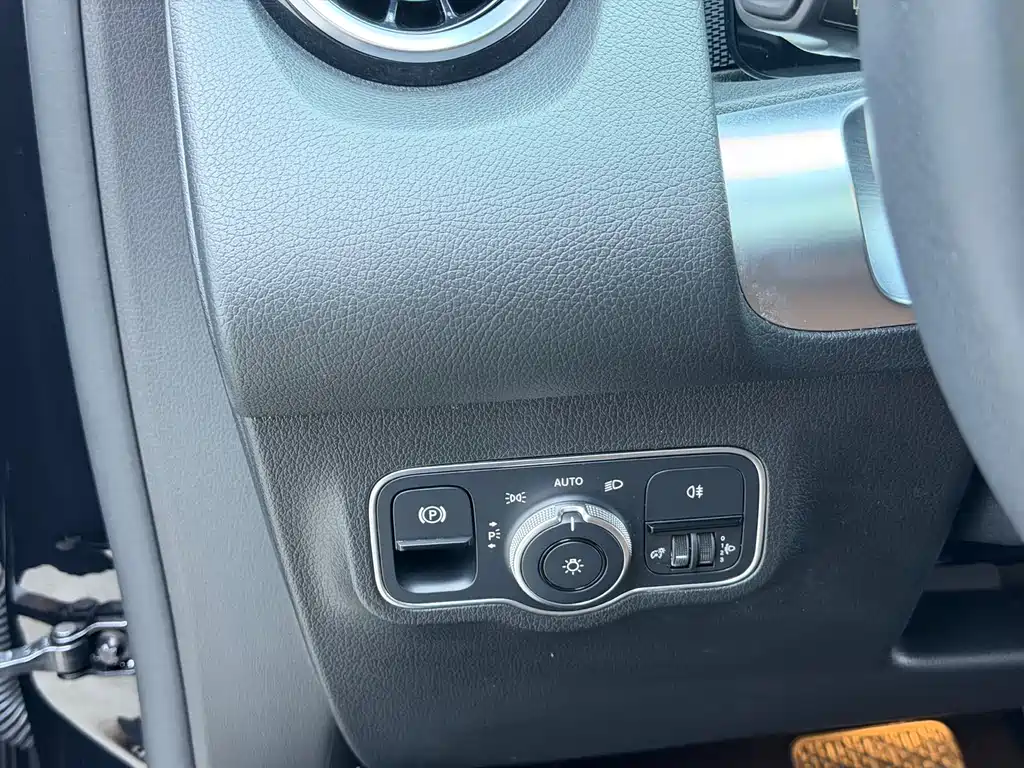 Mercedes-Benz GLB 2021