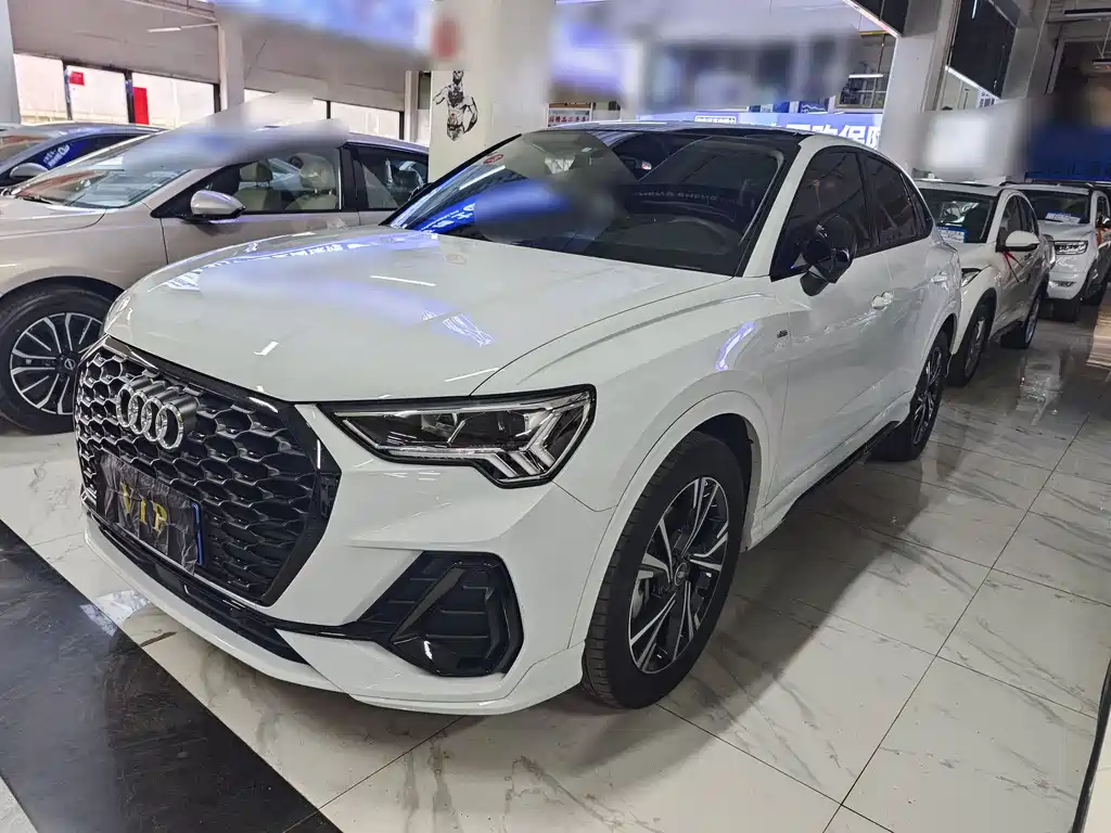 Audi Q3 Sportback 2023 — фото 1