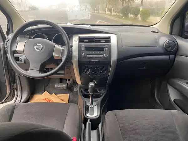 Nissan Livina 2013