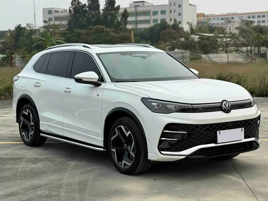 Volkswagen Tiguan L 2025 — фото 1