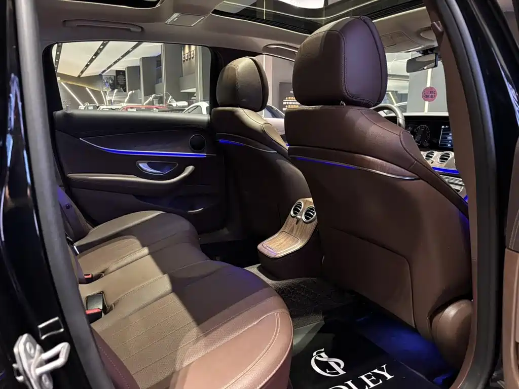 Mercedes-Benz E-Class 2023 — фото 15