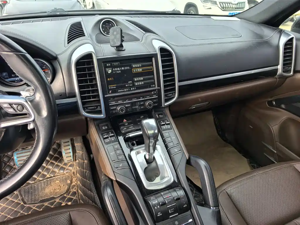 Porsche Cayenne 2016 — фото 16