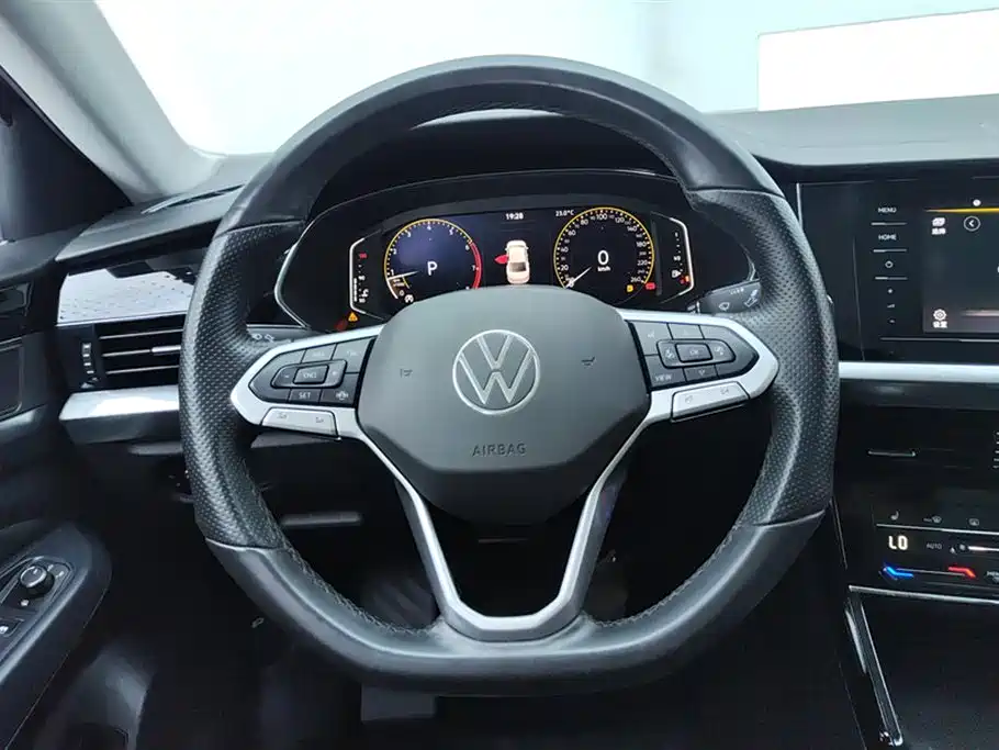 Volkswagen Passat 2022 — фото 15
