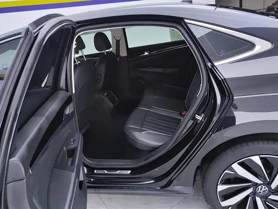 Volkswagen Passat 2022 — фото 11