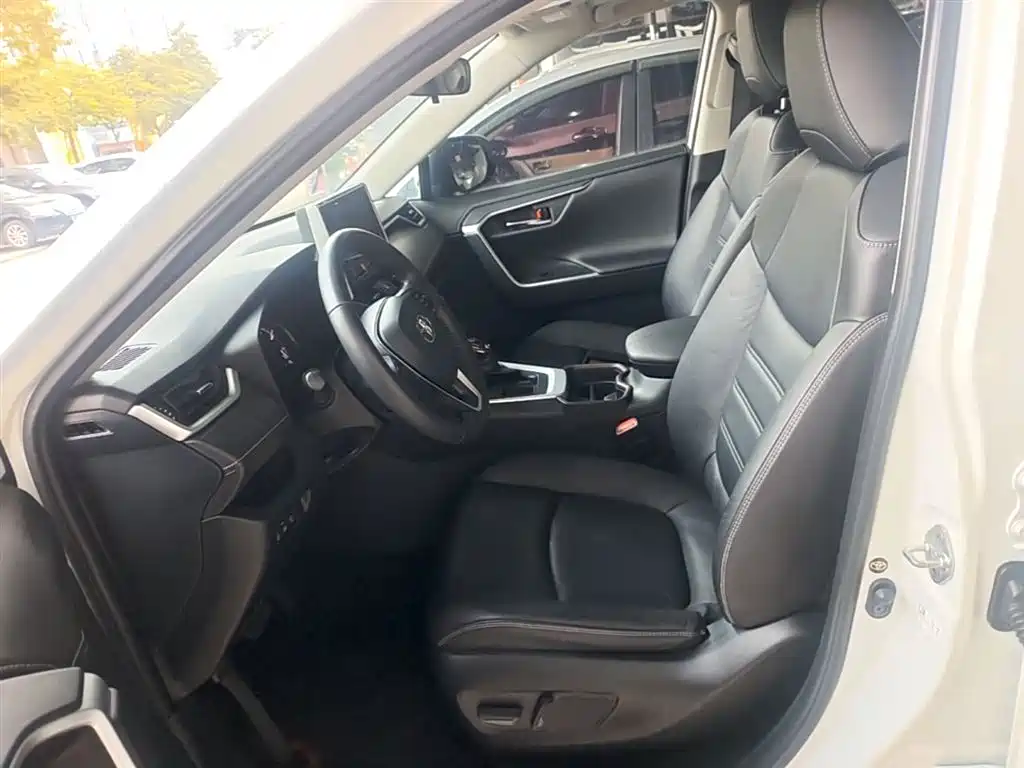 Toyota RAV4 2020 — фото 15