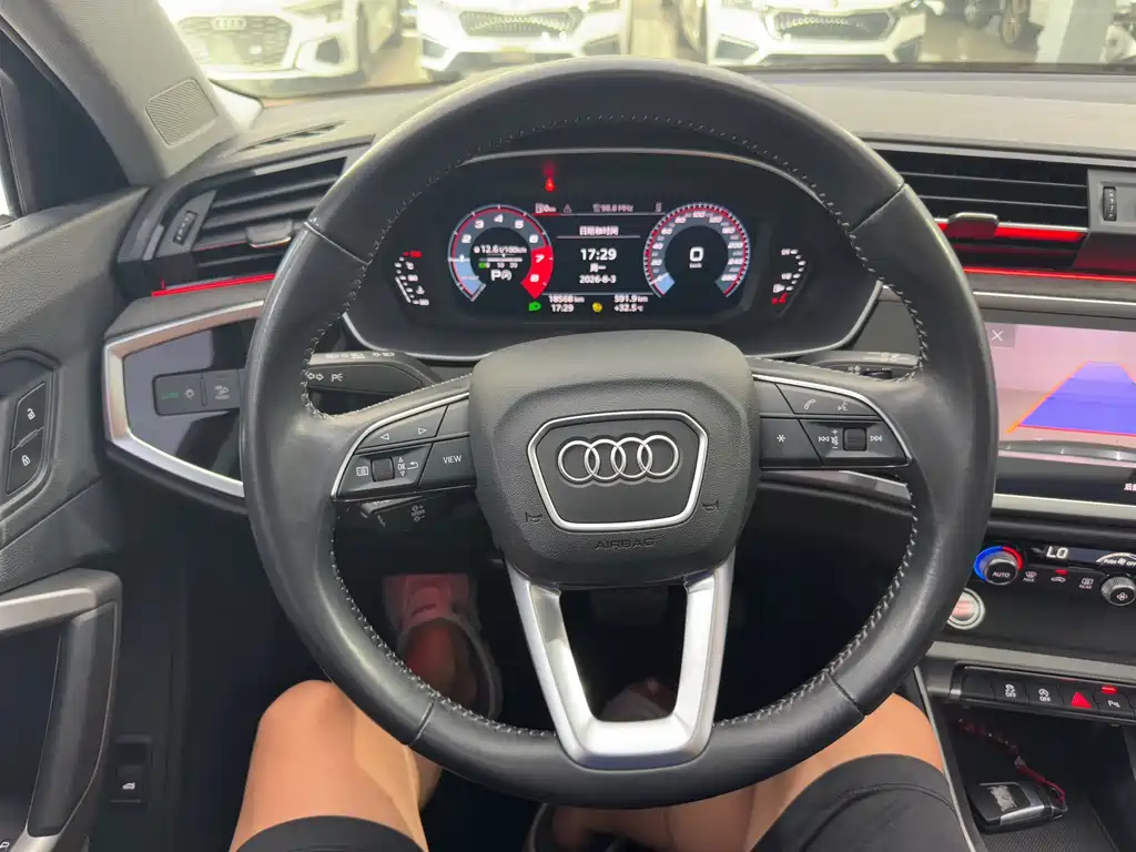 Audi Q3 2022 — фото 12
