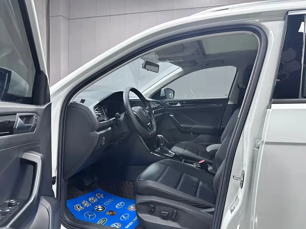 Volkswagen T-Roc 2022 — фото 10