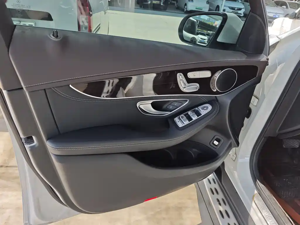 Mercedes-Benz GLC 2017 — фото 12