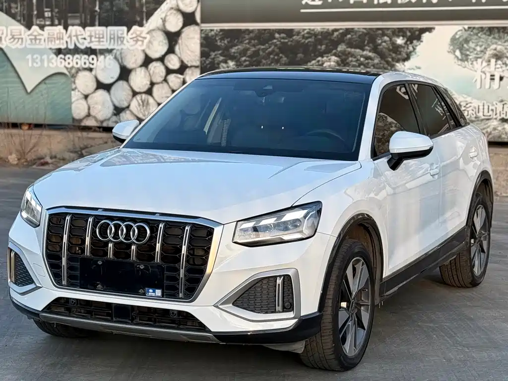 Audi Q2L 2022 — фото 1