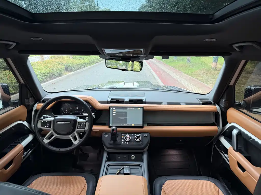 Land Rover Defender 2023 — фото 12