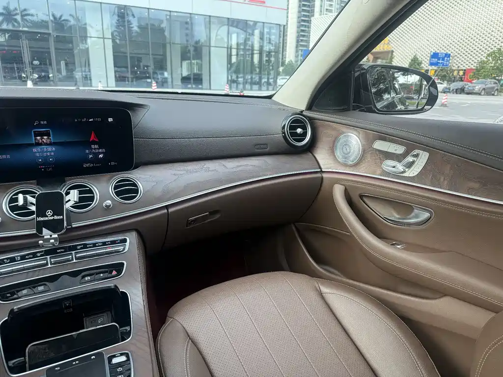 Mercedes-Benz E-Class 2020 — фото 16