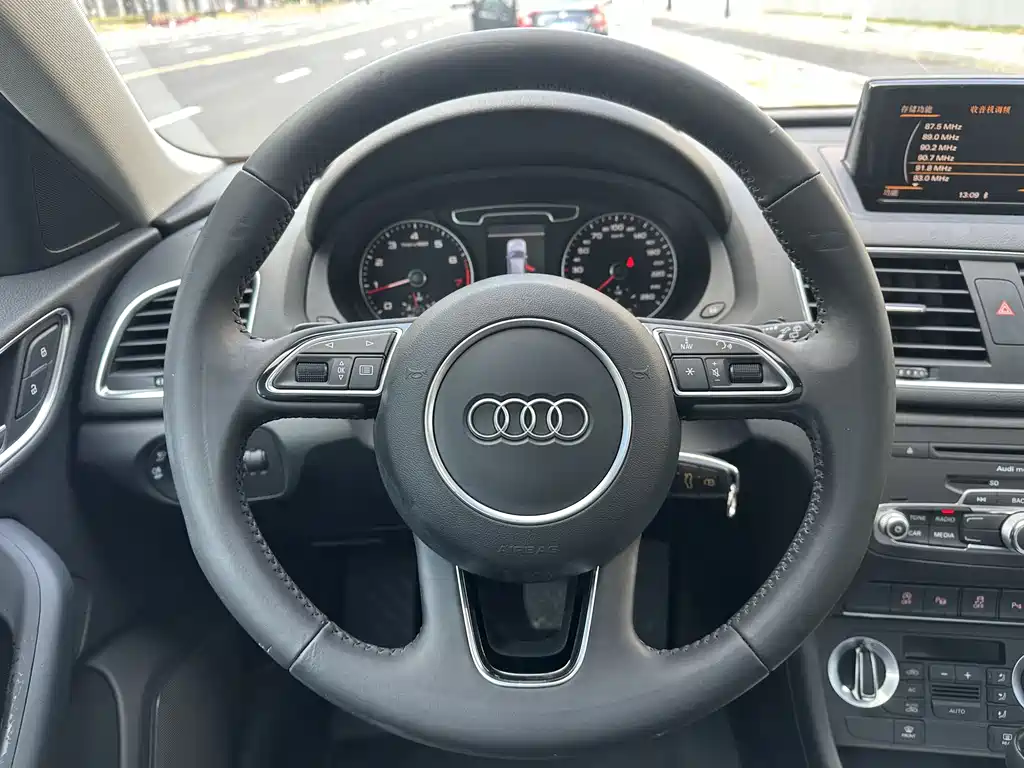 Audi Q3 2013 — фото 13