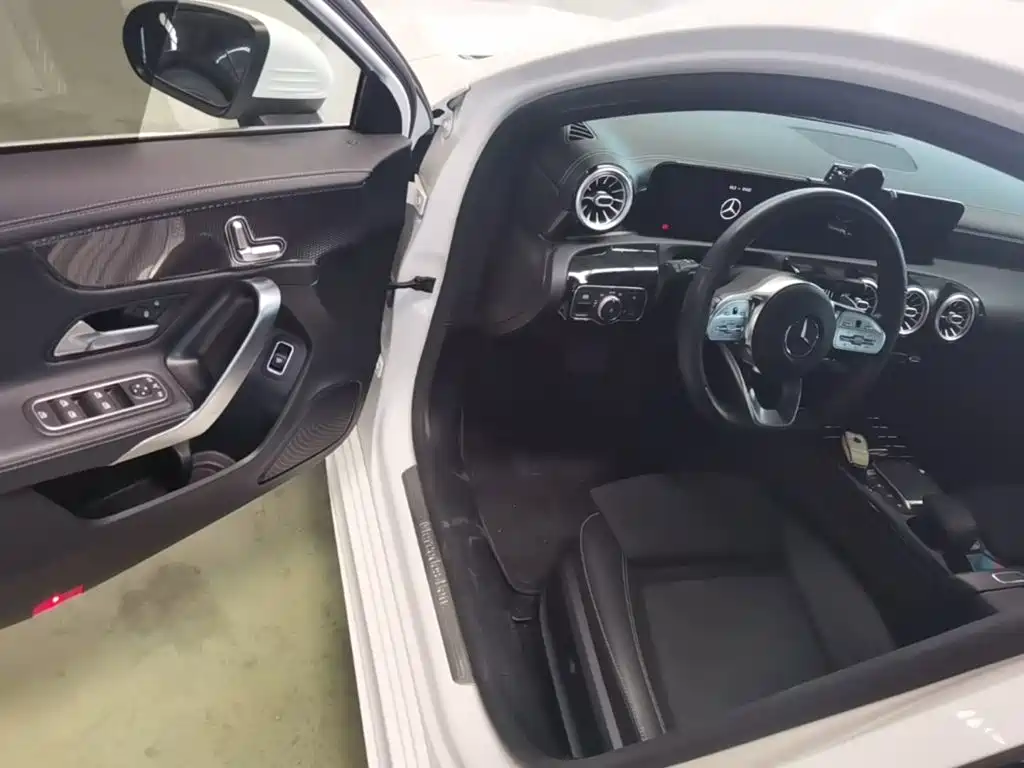 Mercedes-Benz A-Class 2021 — фото 16