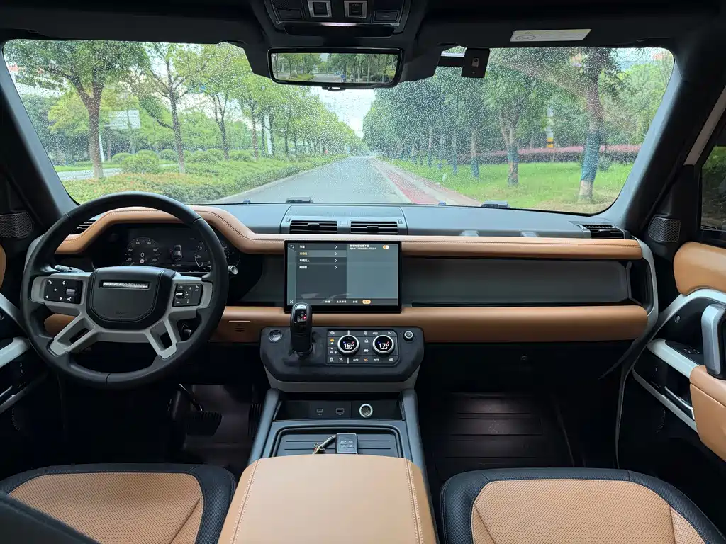 Land Rover Defender 2023 — фото 13