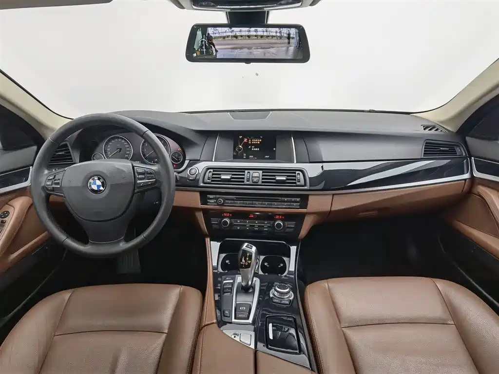 BMW 5 Series 2017 — фото 5
