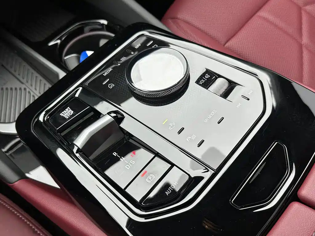BMW 5 Series 2024 — фото 14