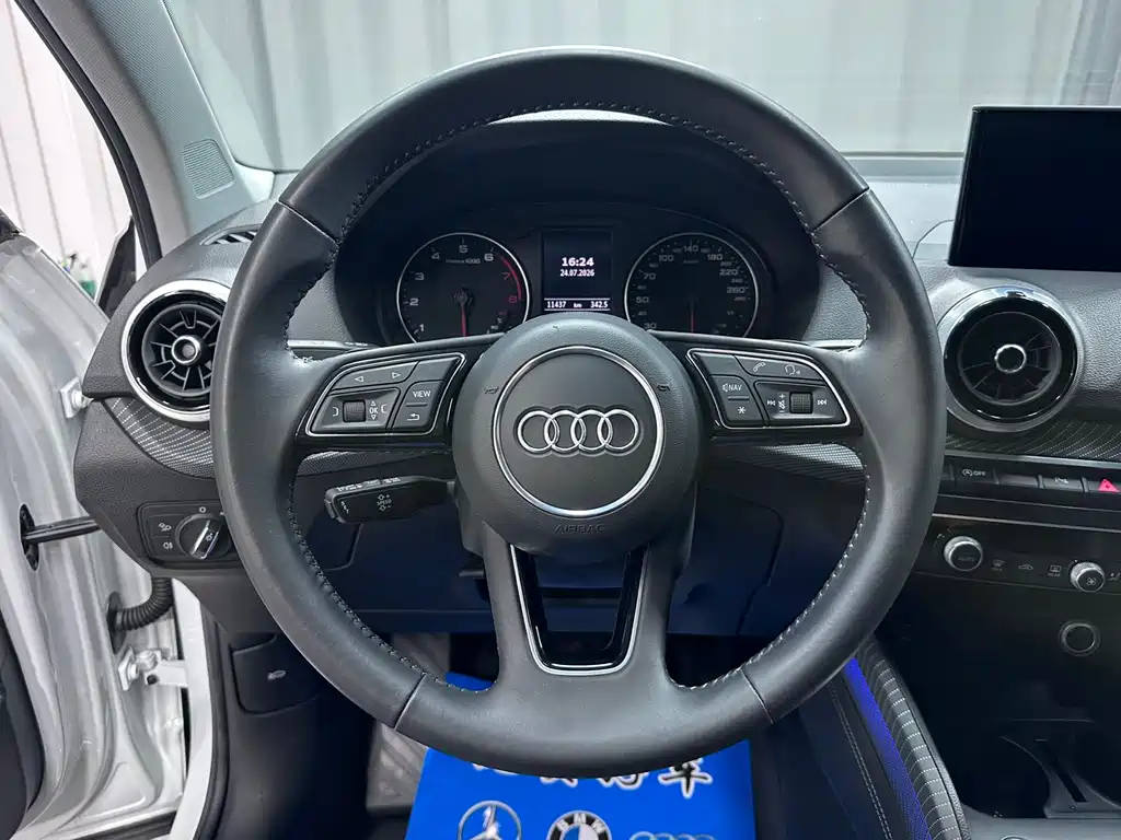 Audi Q2L 2022 — фото 13