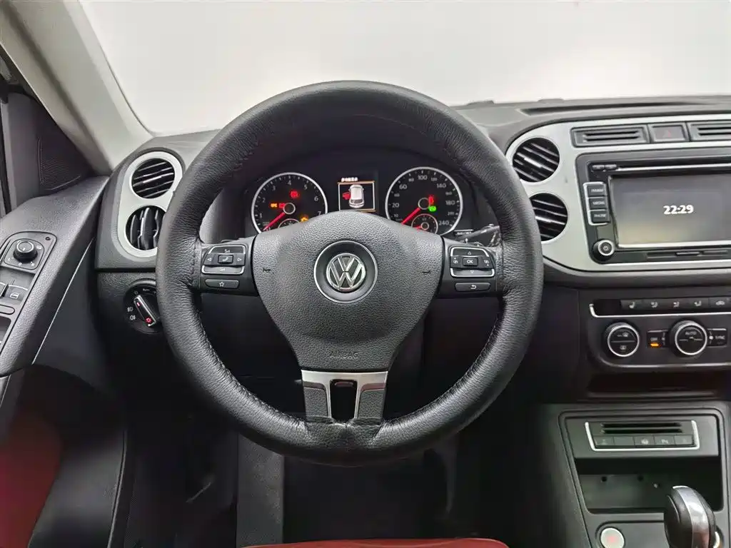 Volkswagen Tiguan 2014 — фото 11