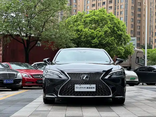 Lexus LS 2019