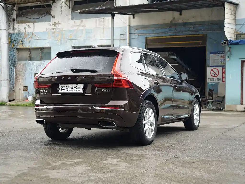 Volvo XC60 2019 — фото 12