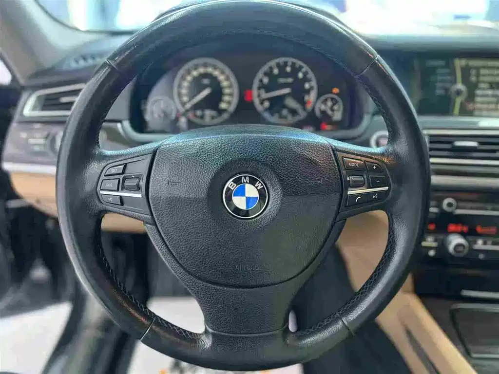 BMW 7 Series 2013 — фото 15