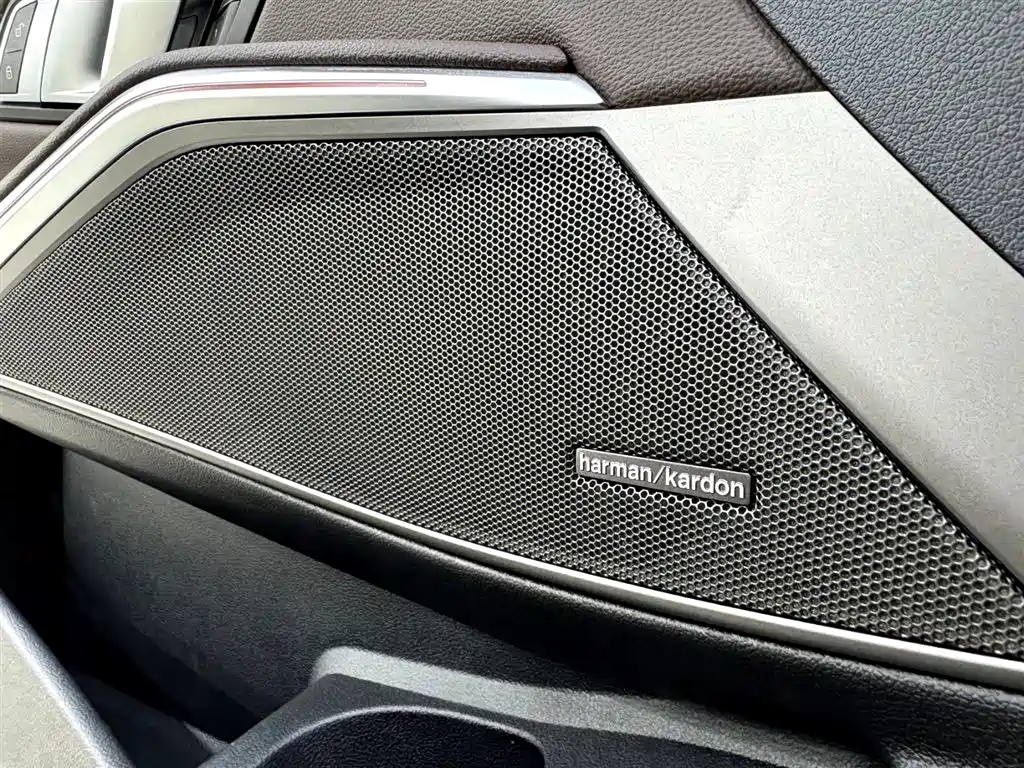 BMW 3 Series 2024 — фото 17