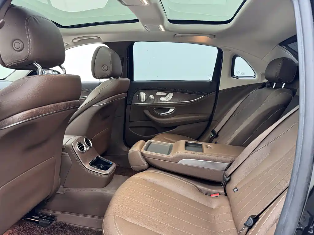 Mercedes-Benz E-Class 2022 — фото 15
