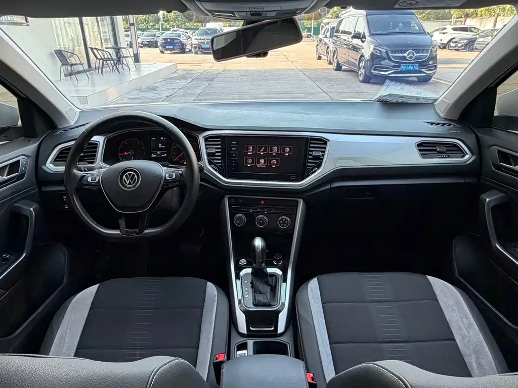 Volkswagen T-Roc 2023 — фото 15