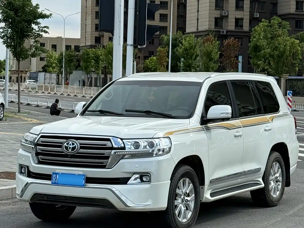 Toyota Land Cruiser 2019 — фото 1