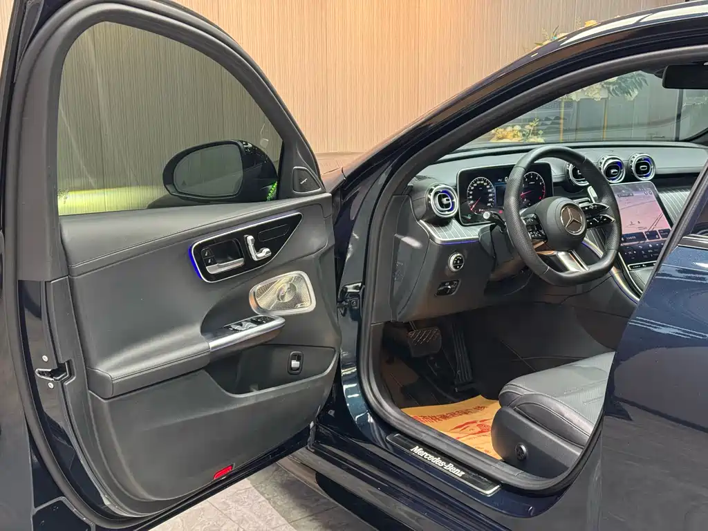 Mercedes-Benz C-Class 2023 — фото 4