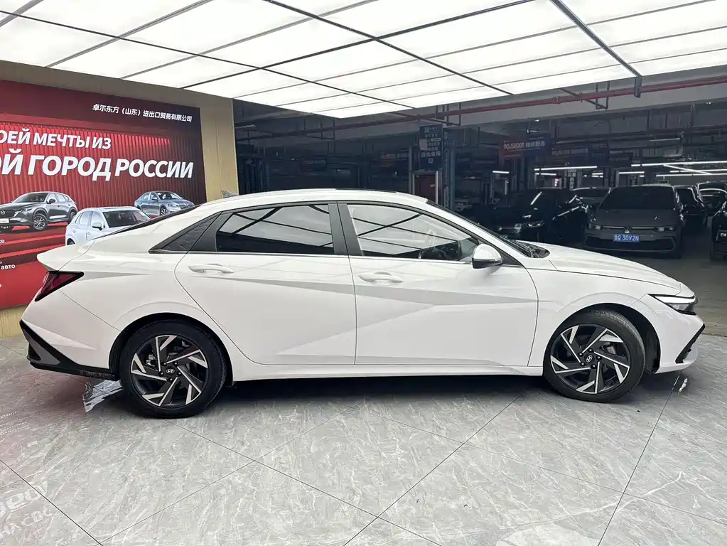 Hyundai Elantra 2023